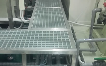 珠海雙贏集團(tuán)廠區(qū)玻璃鋼格柵蓋板、防腐工程安裝(圖1)